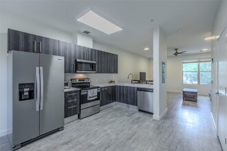 7805 Cooper Ln in Austin, TX - Building Photo - Building Photo