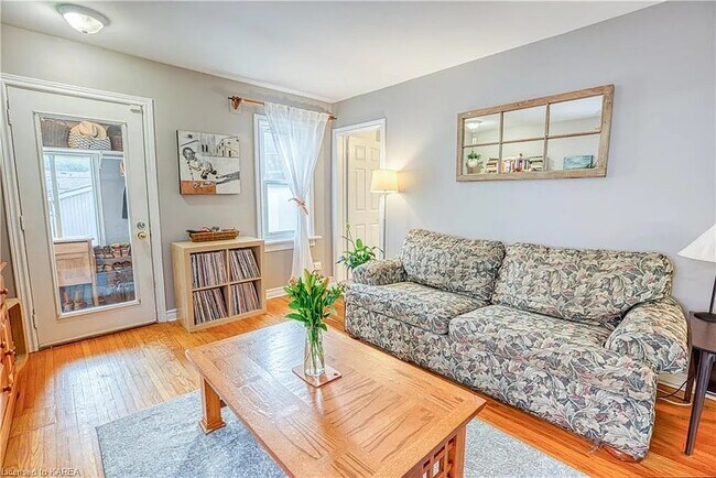 15 Balaclava St in Kingston, ON - Building Photo - Building Photo
