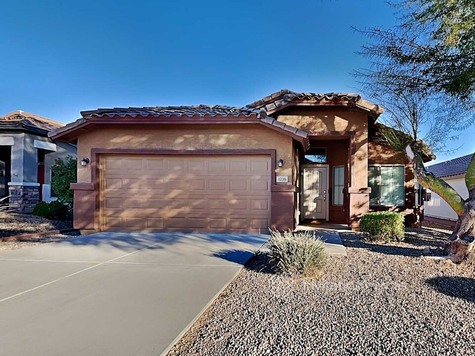 1238 W Oak Tree Ln in San Tan Valley, AZ - Foto de edificio