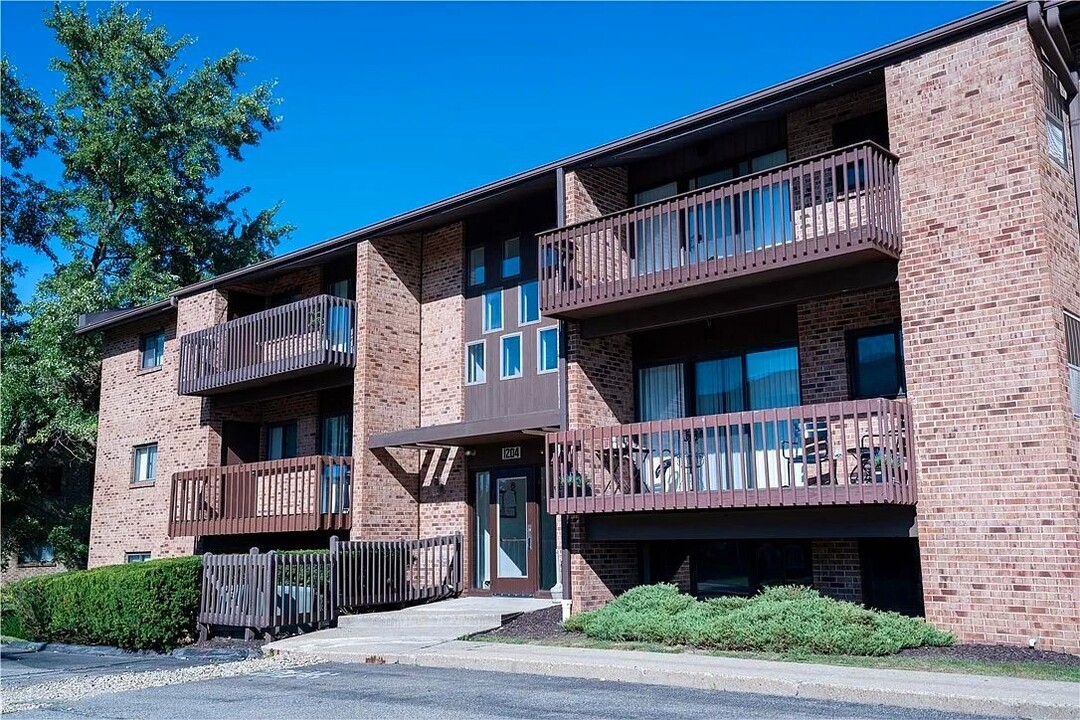 1204 Dutilh Rd, Unit 3 in Cranberry Township, PA - Foto de edificio