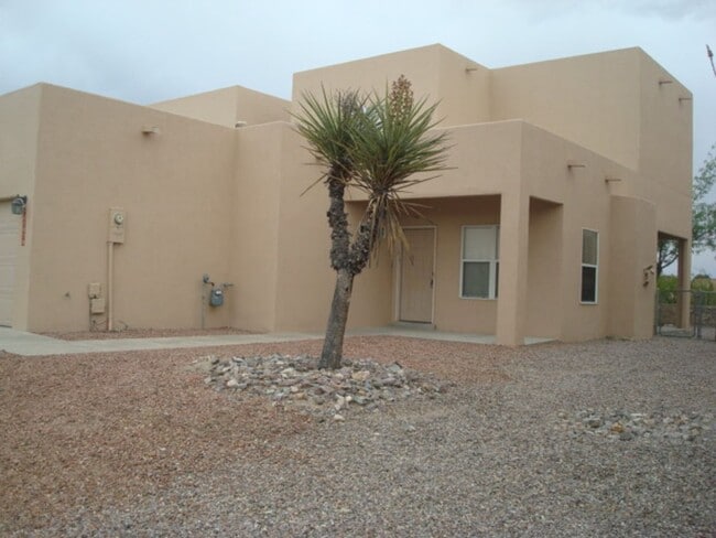 3187 Athenian Way in Las Cruces, NM - Building Photo - Building Photo