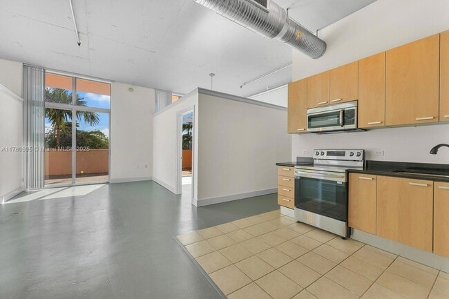 2100 Van Buren St, Unit 206 in Hollywood, FL - Foto de edificio - Building Photo