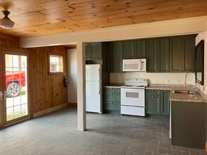 137 Creek Rd in Middlebury, VT - Building Photo - Building Photo