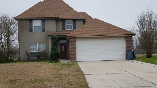 property at 40467 Hawthorne Dr