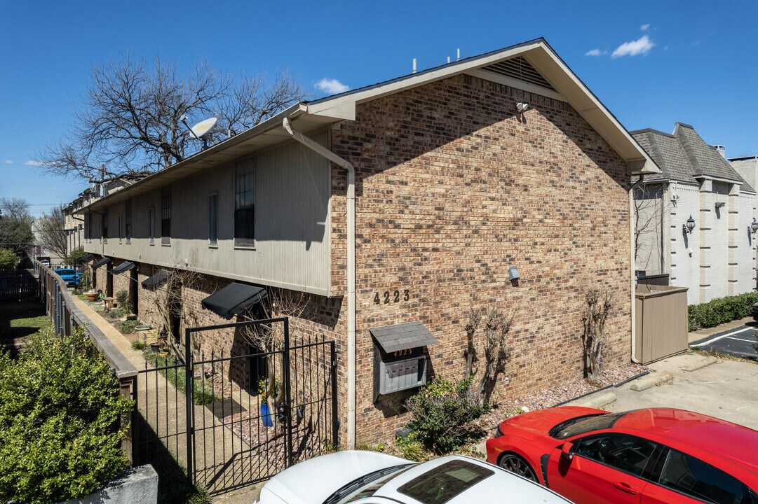 4223 Cole Ave in Dallas, TX - Building Photo