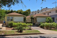 14446 Dickens St in Sherman Oaks, CA - Foto de edificio - Building Photo