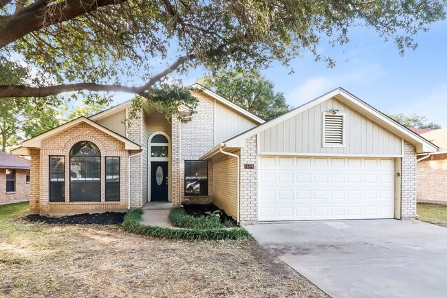 property at 1609 Willow Park Dr