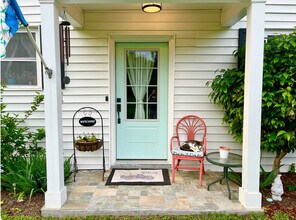 82 Sturgeon St in Deltaville, VA - Foto de edificio - Building Photo