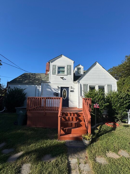 1018 Wolcott Ave, Unit A in Norfolk, VA - Building Photo