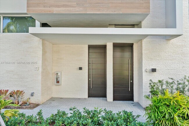 3750 Yacht Club Dr in Miami, FL - Building Photo - Building Photo