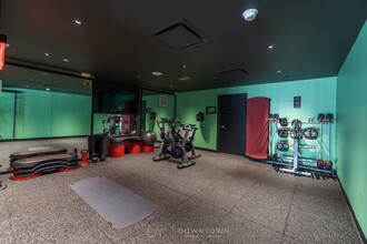 6 E Chestnut St, Unit Studio in Chicago, IL - Foto de edificio - Building Photo