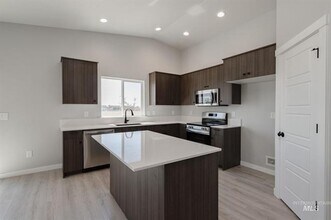 3431 W Morere Dr in Meridian, ID - Building Photo - Building Photo