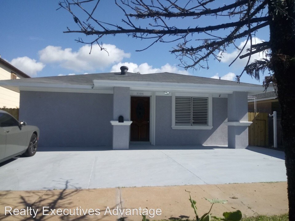 3306 Avenue R 1/2 in Galveston, TX - Building Photo