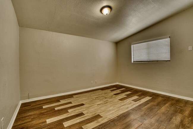 2047 W Lingard St in Lancaster, CA - Building Photo - Building Photo