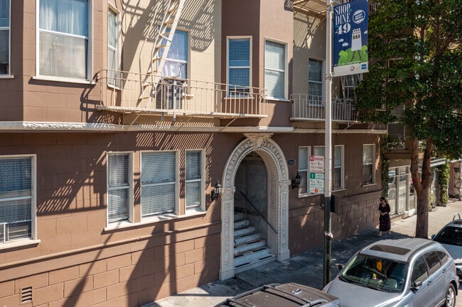 1341 Valencia St in San Francisco, CA - Foto de edificio - Building Photo