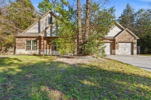 12140 Goliad Ln in Willis, TX - Building Photo