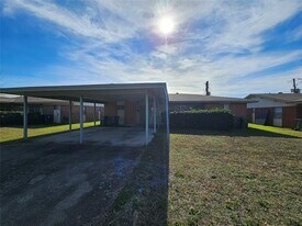 2210 Lavern St in Arlington, TX - Building Photo