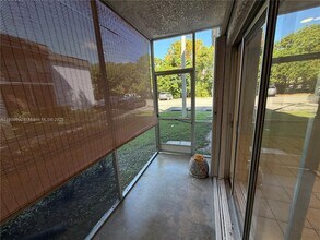 10393 N Kendall Dr in Miami, FL - Building Photo - Building Photo