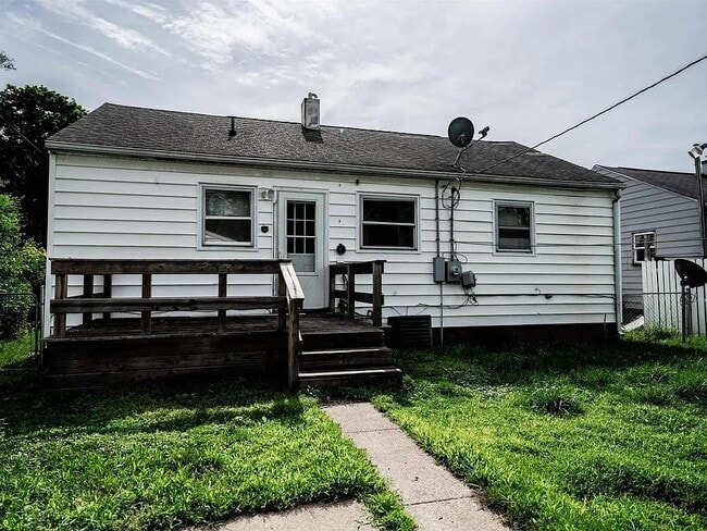 property at 221 S Kenmore St