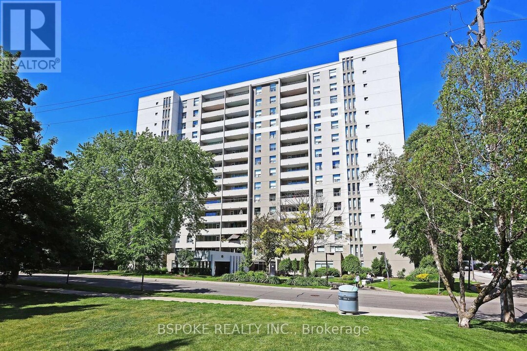 65-1565 Southport St in Toronto, ON - Building Photo