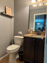 1030 68th St, Unit 7 in West Des Moines, IA - Foto de edificio - Building Photo