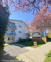1733 NW 61st St in Seattle, WA - Building Photo