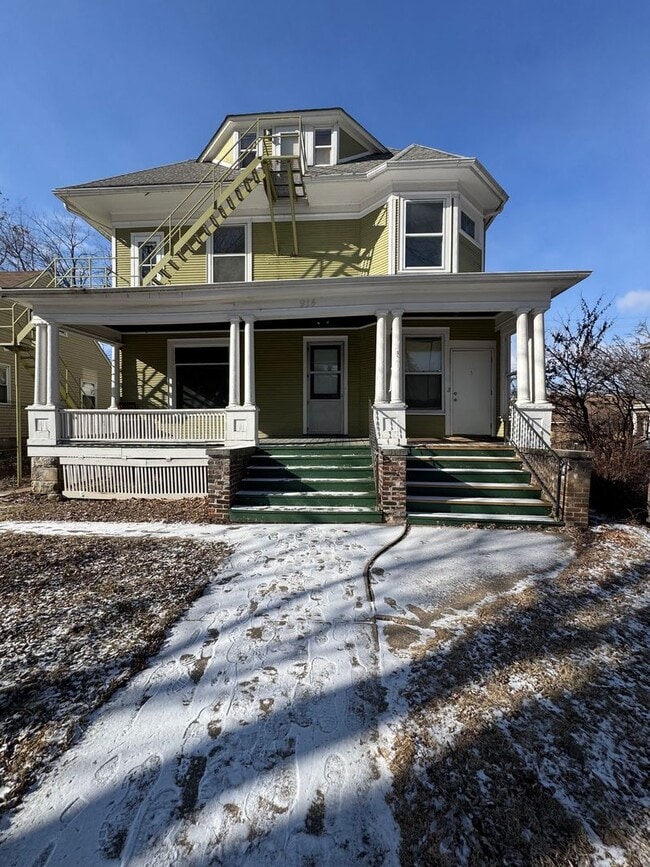 property at 914 23rd St