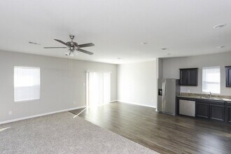 7015 London Fog Dr in Dallas, TX - Building Photo - Building Photo