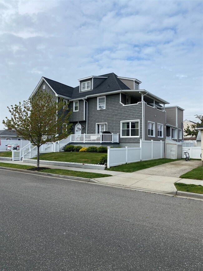 265 E Chester St in Long Beach, NY - Building Photo - Building Photo