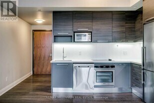 36 Park Lawn Rd in Toronto, ON - Building Photo