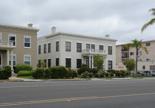 Apartments On The Park in San Diego, CA - Building Photo - Building Photo