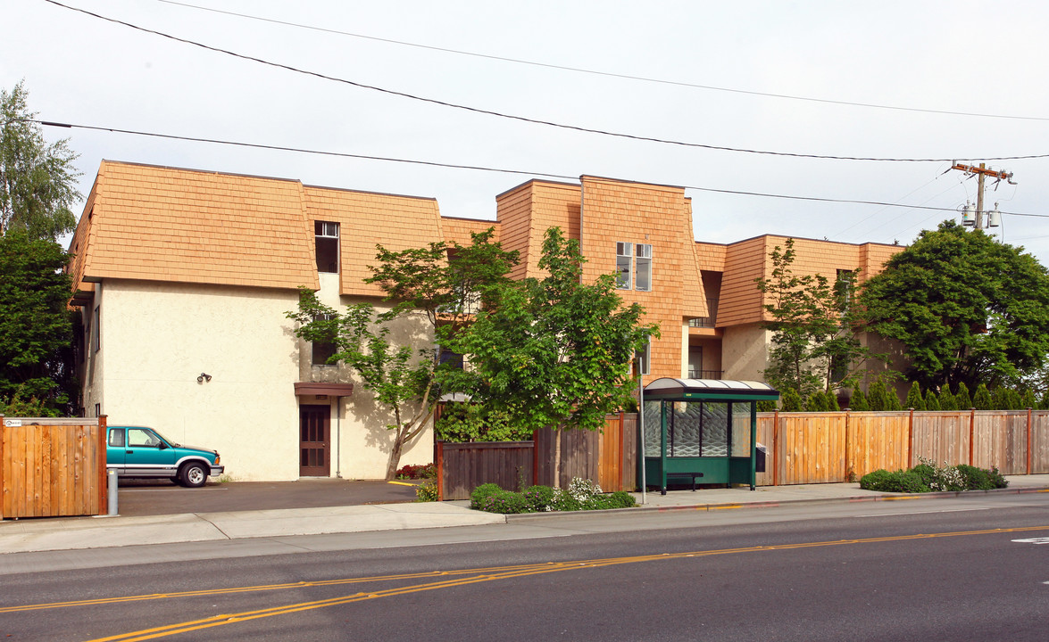 Arragun Apartments in Seattle, WA - Building Photo