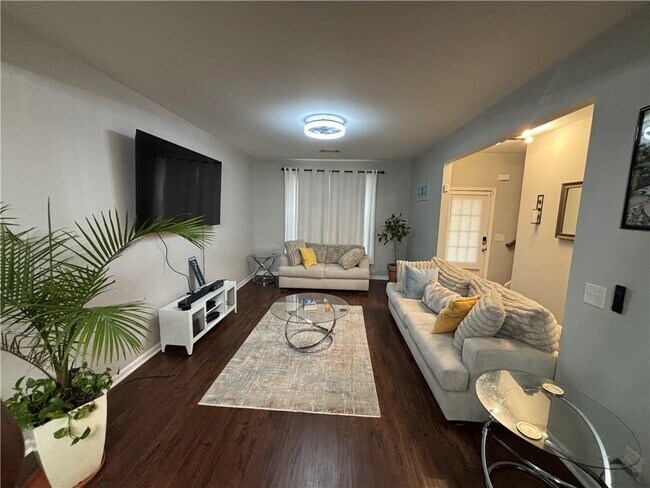 518 Tulip Ln