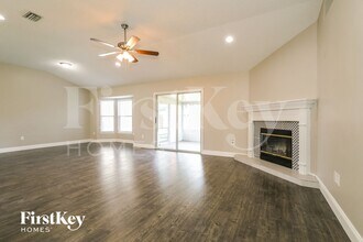 1913 Belhaven Dr in Orange Park, FL - Foto de edificio - Building Photo