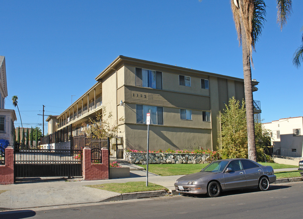 Donna Jean Apartments in Los Angeles, CA - Building Photo