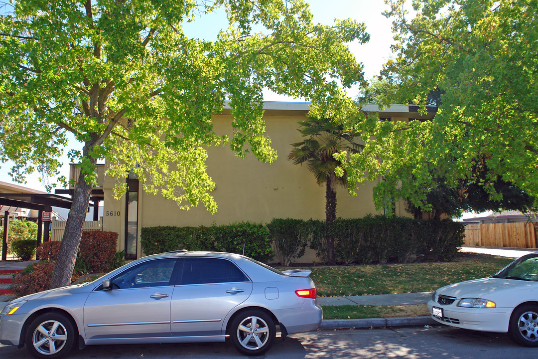 Sherwood West in Stockton, CA - Building Photo