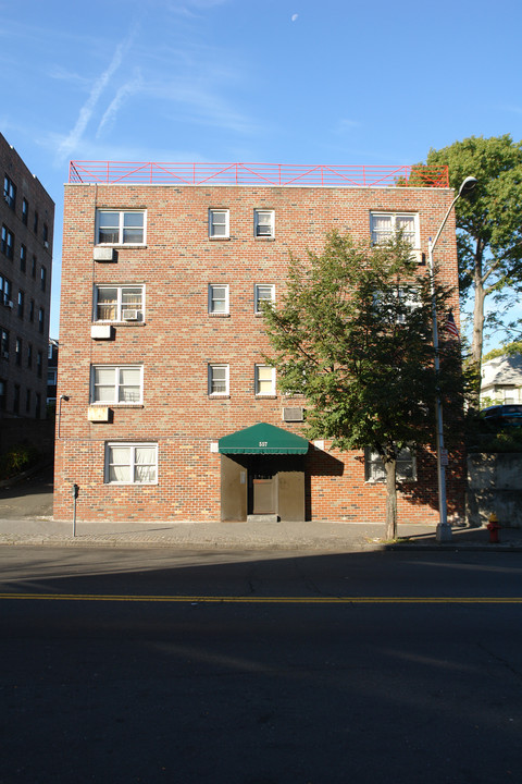 557 S Broadway in Yonkers, NY - Foto de edificio