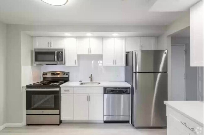 32 Ocean Ave, Unit #305 in South Yarmouth, MA - Building Photo - Building Photo