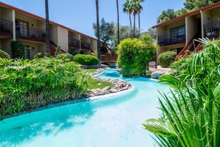 The Lakes Apartments in Tucson, AZ - Building Photo