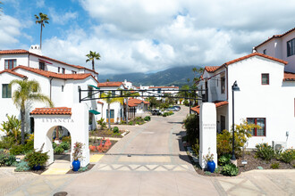 3714 State St in Santa Barbara, CA - Foto de edificio - Building Photo