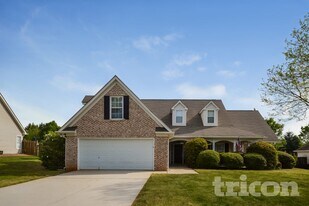 122 Ivy Trce in Mcdonough, GA - Building Photo