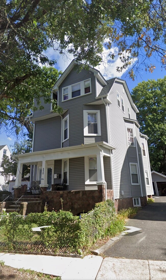 230 N Maple Ave, Unit 2nd floor