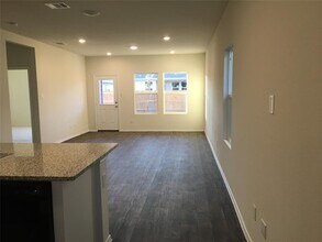 255 Dorchester Dr in Uhland, TX - Building Photo - Building Photo