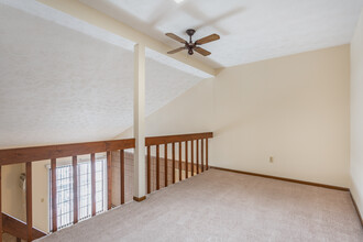 Heritage Manor in Canton, OH - Building Photo - Interior Photo