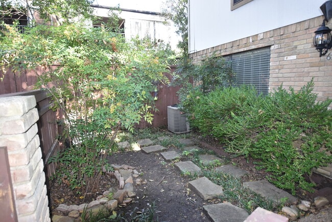 6718 Eastridge Dr, Unit Unit 6 in Dallas, TX - Building Photo - Building Photo