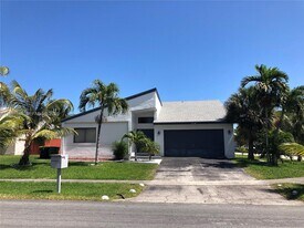 719 SE 3rd Ave in Dania Beach, FL - Building Photo