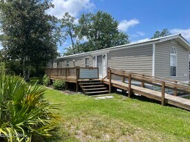 2442 Stacy Dr in Panama City, FL - Building Photo