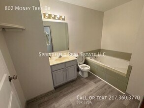 802 Money Tree Dr in Chatham, IL - Building Photo - Building Photo