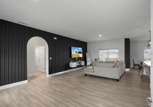 817 Desmoines Pl in Poinciana, FL - Building Photo - Building Photo