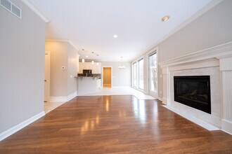 3290 N Shore Dr in Wayzata, MN - Building Photo - Building Photo